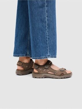 ECCO Offroad
Men's Oiled-Nubuck Yucatan Walking Sandal